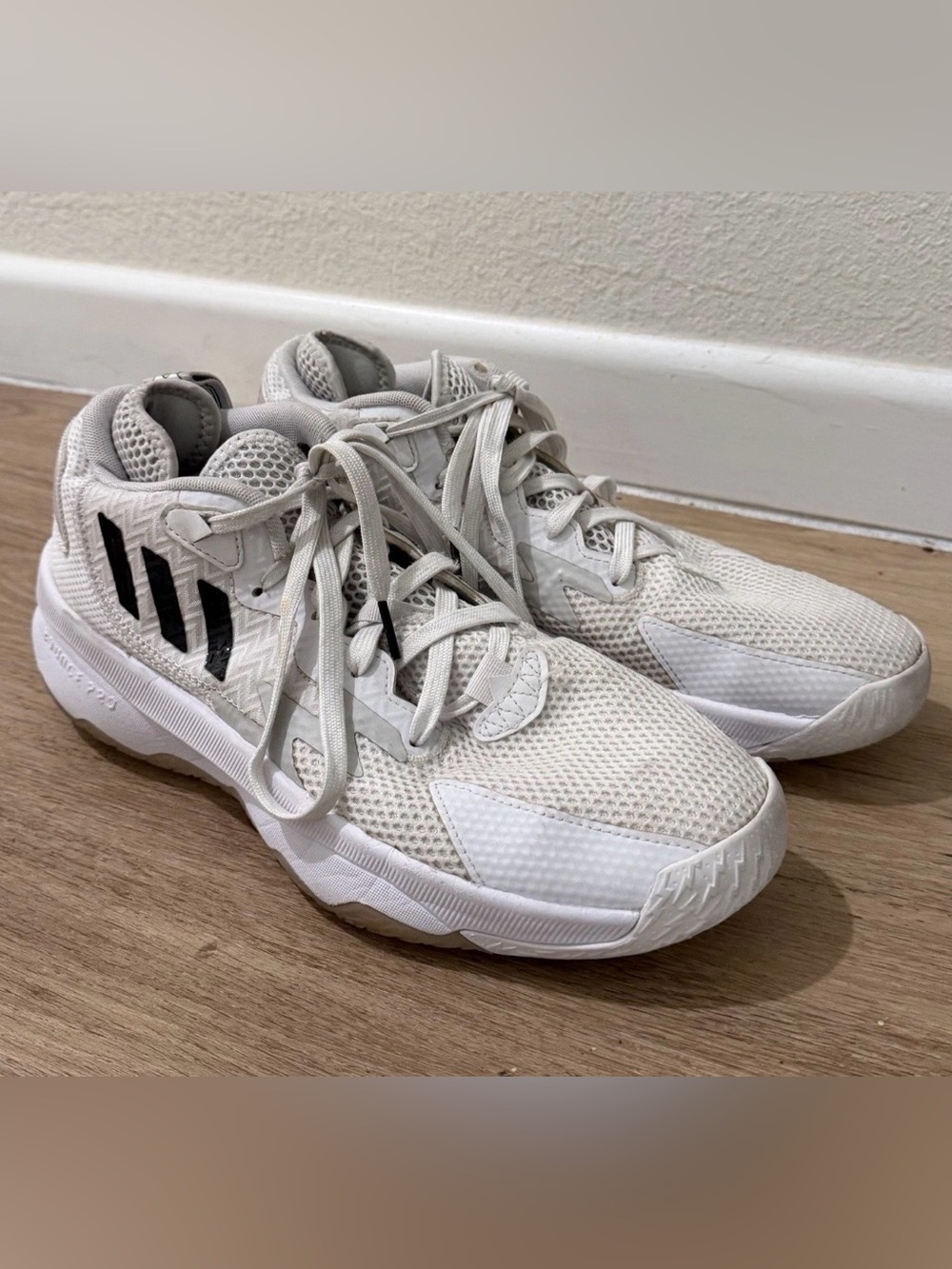 Adidas Dame 8 Admit One Cloud White Basketball Shoes Men’s Size 9 Style GY6462